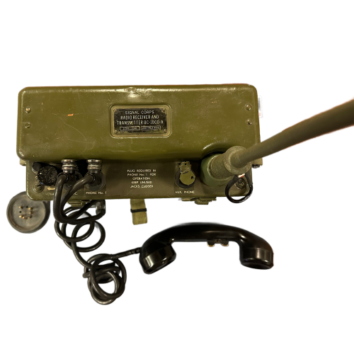 Original WWII U.S. Signal Corps BC-1000A Backpack Radio Receiver and Transmitter - Dated 1944 & a Matching Set of Walkie-Talkies (Original) - Image 5