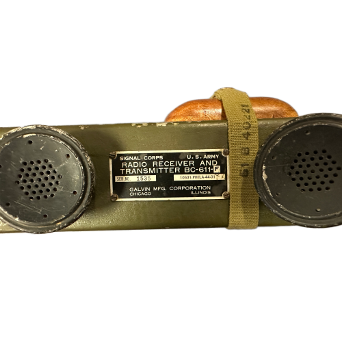 Original WWII U.S. Signal Corps BC-1000A Backpack Radio Receiver and Transmitter - Dated 1944 & a Matching Set of Walkie-Talkies (Original) - Image 4